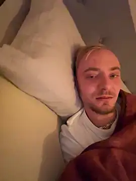 Crevette311 online show from November 2025 11:04:02 PM