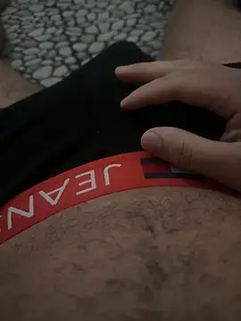 giulioO00 online show from February 2026 12:18:01 PM