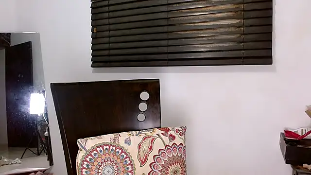 MiaDiamontLatin online show from April 2026 03:09:01 AM