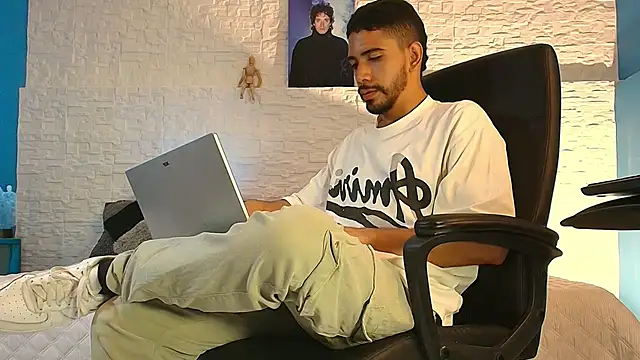 Kratoswolf online show from May 2026 08:15:01 PM