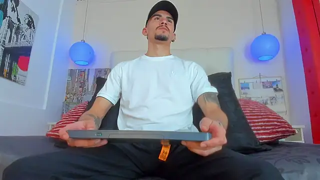 SharonTygaX online show from April 2026 04:27:02 AM