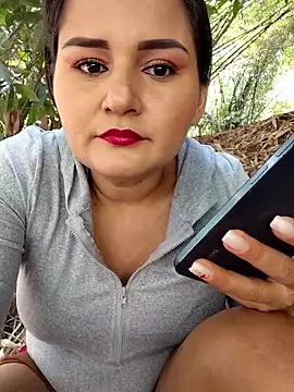 yissela92 online show from March 2026 04:13:01 PM