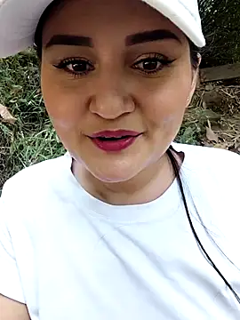 yissela92 online show from March 2026 04:00:01 PM