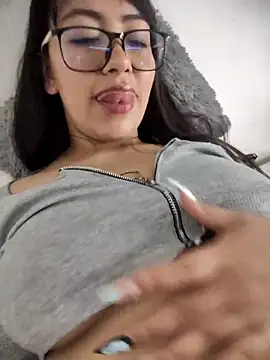 hon3ybloddy online show from February 2026 08:42:01 PM