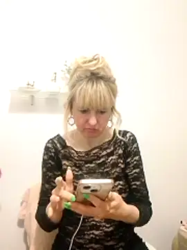 -Nefertiti- online show from March 2026 12:26:01 AM