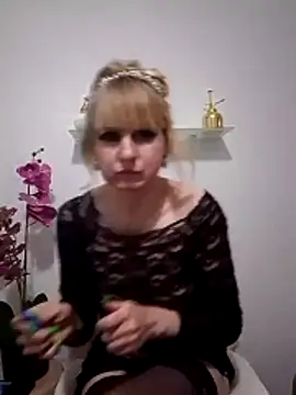 -Nefertiti- online show from February 2026 10:31:01 PM