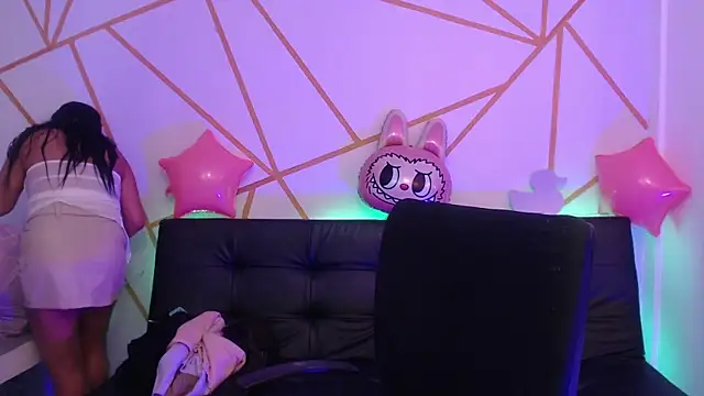 Snapshot of yvanna__smith chatting on February 2026 04:23:02 AM yvanna smith online show from February 2026 04:23:02 AM