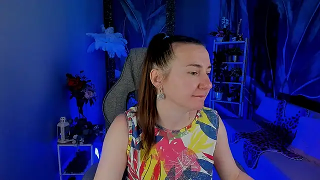 Snapshot of Golden_Dragon chatting on June 2026 08:37:02 AM Golden Dragon online show from June 2026 08:37:02 AM