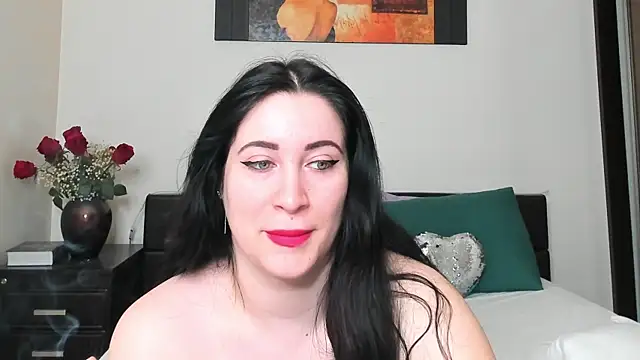 GoldenLunaa online show from April 2026 04:36:01 AM