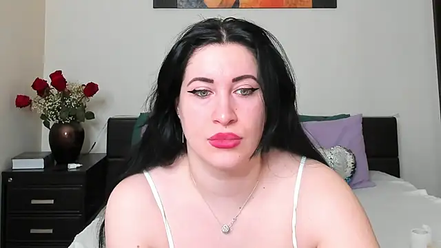 GoldenLunaa online show from April 2026 04:03:01 AM