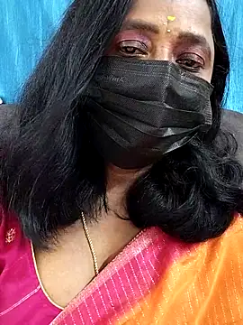 Snapshot of Raagini-Devi chatting on February 2026 01:40:01 PM Raagini-Devi online show from February 2026 01:40:01 PM