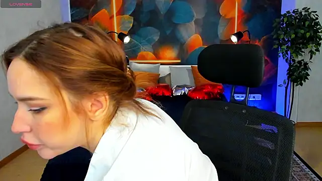 Snapshot of tina_xx_tina chatting on February 2026 02:12:01 AM tina xx tina online show from February 2026 02:12:01 AM