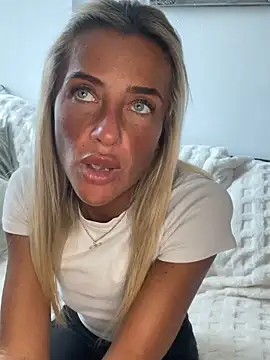 Snapshot of ScarlettGold_ chatting on May 2026 10:30:02 AM ScarlettGold online show from May 2026 10:30:02 AM