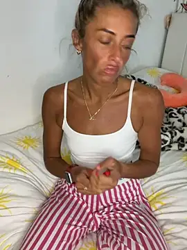 Snapshot of ScarlettGold_ chatting on April 2026 04:11:02 PM ScarlettGold online show from April 2026 04:11:02 PM