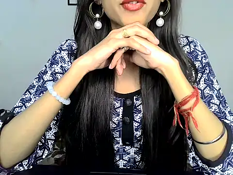 SIKSHA SINGH online show from April 2026 07:03:01 PM