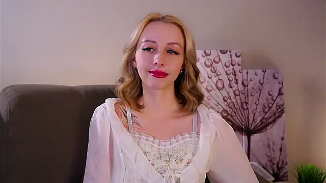 Snapshot of EugeniaEarl chatting on February 2026 01:13:02 PM EugeniaEarl online show from February 2026 01:13:02 PM