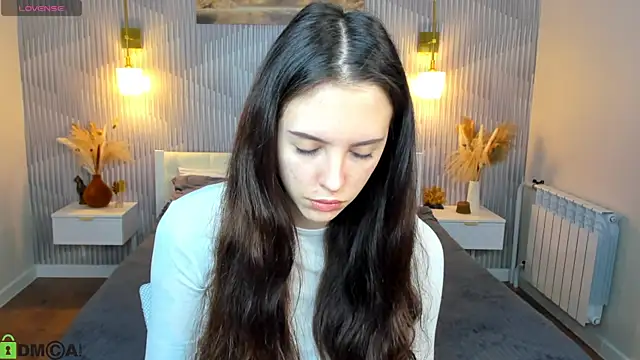 elise robbie online show from April 2026 01:01:02 AM