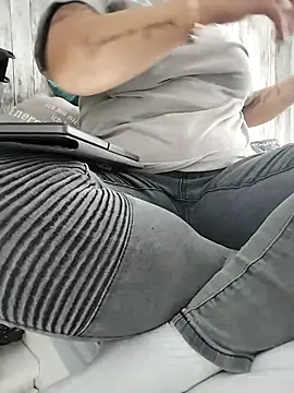 Emma12117 online show from March 2026 09:53:02 AM