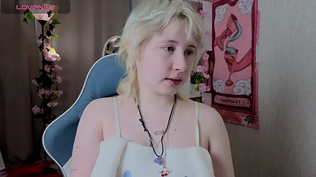 Snapshot of May_leaf chatting on March 2026 01:46:02 AM May leaf online show from March 2026 01:46:02 AM