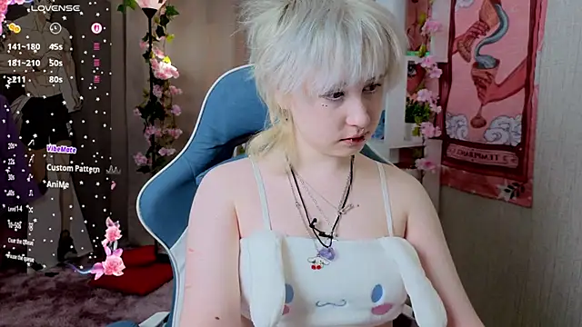 Snapshot of May_leaf chatting on March 2026 05:40:01 AM May leaf online show from March 2026 05:40:01 AM