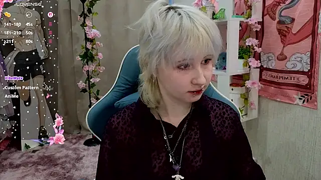 Snapshot of May_leaf chatting on February 2026 01:29:01 AM May leaf online show from February 2026 01:29:01 AM