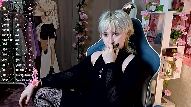 Snapshot of May_leaf chatting on February 2026 03:14:02 AM May leaf online show from February 2026 03:14:02 AM