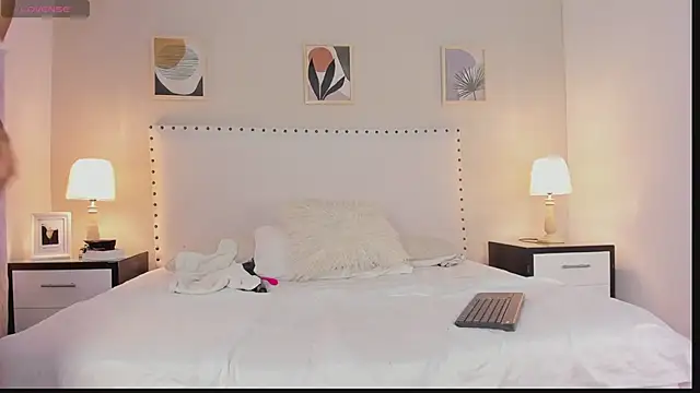 Snapshot of naia_sanz chatting on February 2026 12:18:01 PM naia sanz online show from February 2026 12:18:01 PM