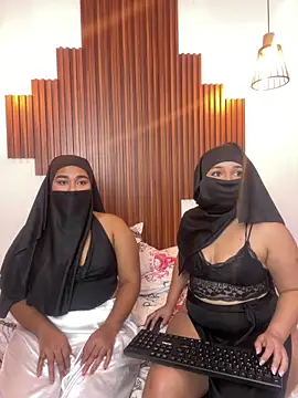 Snapshot of Desert_queens chatting on February 2026 02:39:01 PM Desert queens online show from February 2026 02:39:01 PM