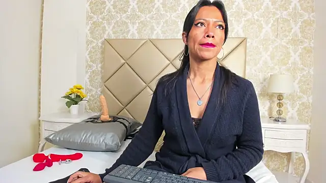 FernandaAvilax online show from June 2026 12:03:03 PM