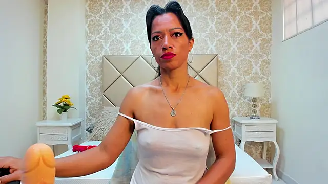 FernandaAvilax online show from June 2026 05:03:04 PM