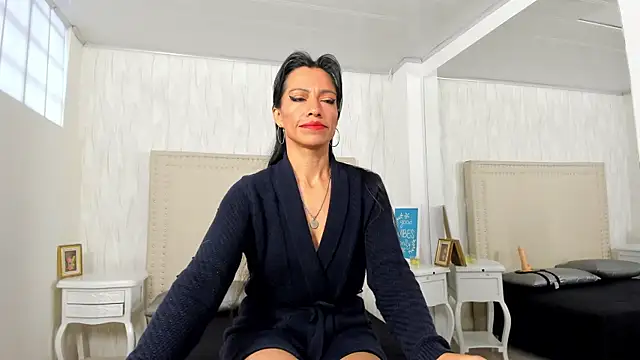 FernandaAvilax online show from May 2026 07:17:01 PM