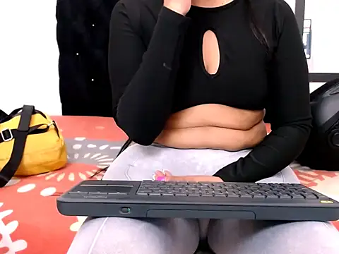 JessikaHoot online show from April 2026 01:59:01 PM