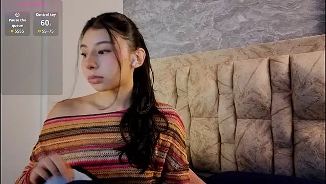 chloe bluee  online show from July 2026 11:20:02 AM