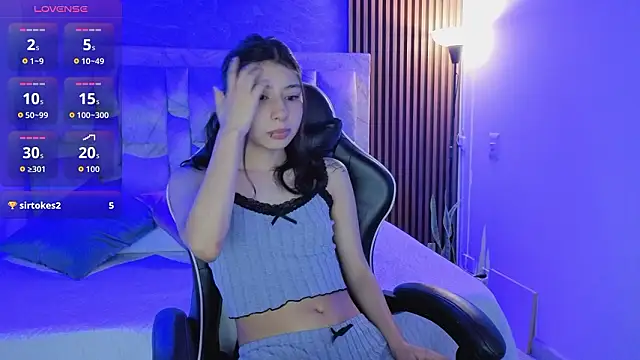 chloe bluee  online show from March 2026 11:30:02 AM