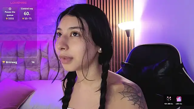 chloe bluee  online show from April 2026 11:12:01 AM