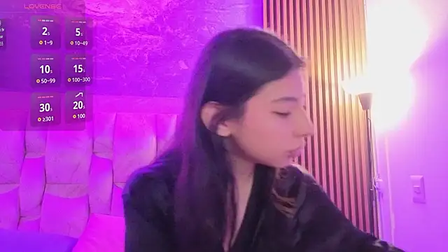 chloe bluee  online show from March 2026 11:21:02 AM