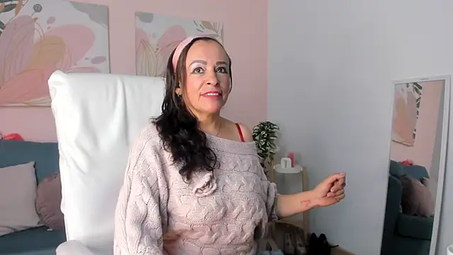 Ivonne 4 online show from June 2026 01:28:01 PM