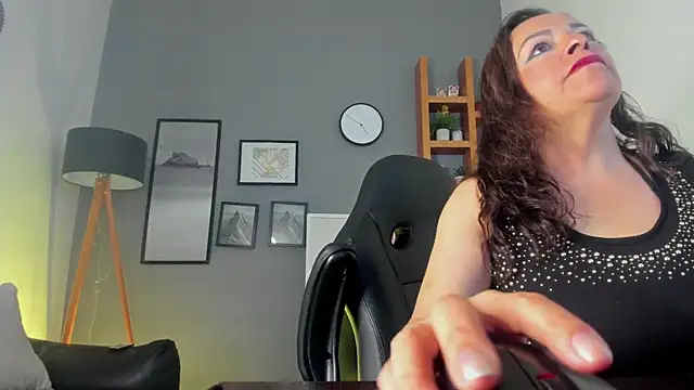 Ivonne 4 online show from July 2026 01:17:02 PM