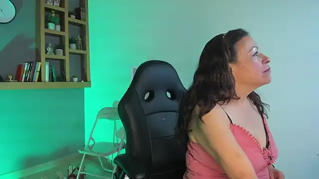 Ivonne 4 online show from July 2026 01:33:02 PM