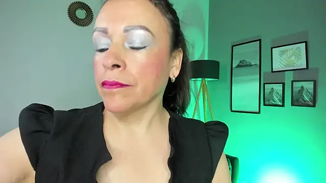 Ivonne 4 online show from June 2026 01:17:02 PM