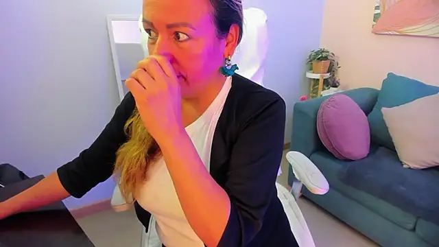 Ivonne 4 online show from March 2026 12:33:02 PM