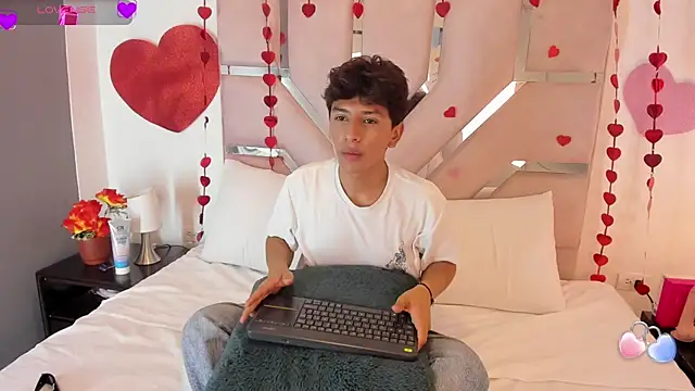 Angel Lux online show from February 2026 05:48:01 PM