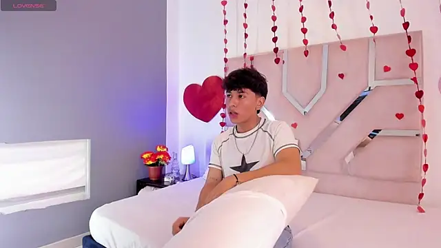 Angel Lux online show from February 2026 07:03:01 PM