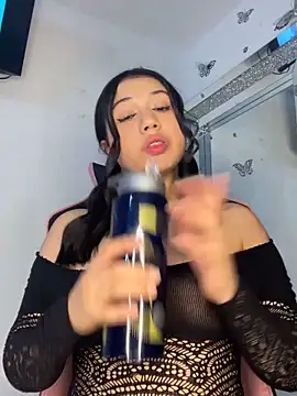 scarleth marquezz online show from May 2026 03:20:02 AM