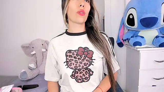 Snapshot of Ariana-Cobos chatting on May 2026 06:19:01 PM Ariana-Cobos online show from May 2026 06:19:01 PM