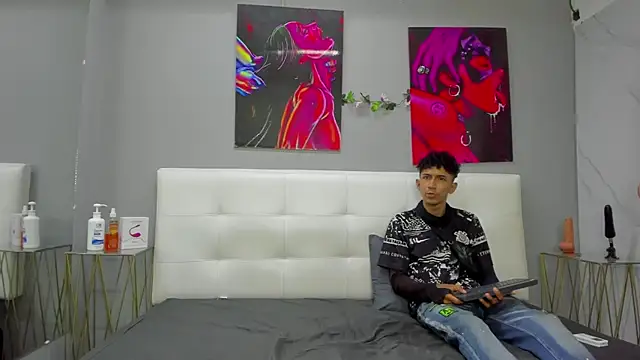 ahsly78Bryan online show from April 2026 08:02:01 PM