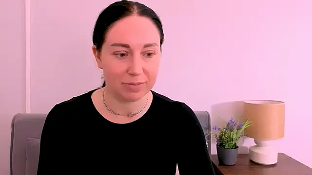 Snapshot of MiaFair chatting on April 2026 03:32:01 PM MiaFair online show from April 2026 03:32:01 PM