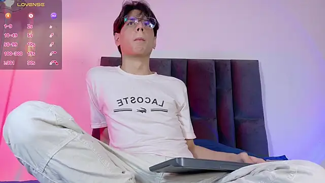 Snapshot of lui_x_dust chatting on May 2026 03:32:01 AM lui x dust online show from May 2026 03:32:01 AM