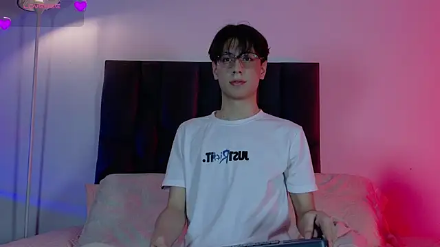 Snapshot of lui_x_dust chatting on May 2026 03:32:01 AM lui x dust online show from May 2026 03:32:01 AM