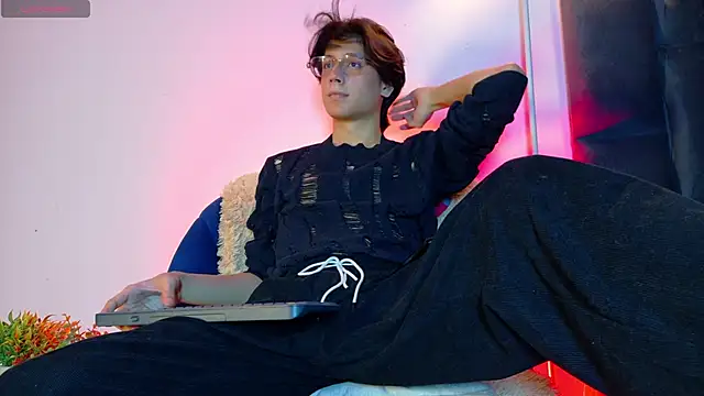 lui x dust online show from April 2026 03:33:01 AM